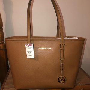 Michael Kora tote